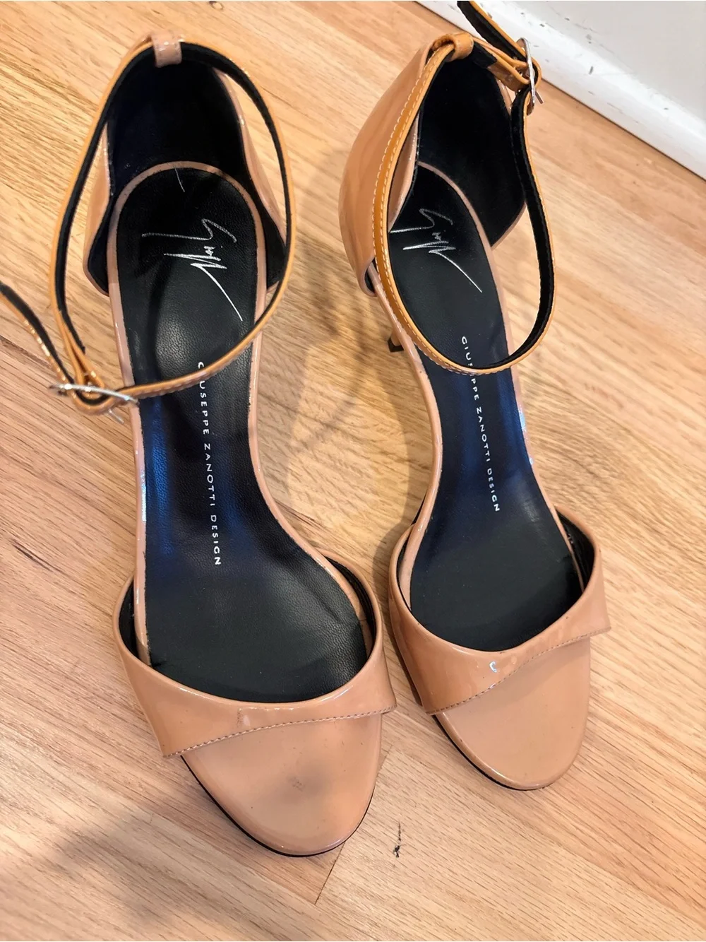 Giuseppe Zanotti tan patent leather sandals with kitten heel & ankle strap sz 37